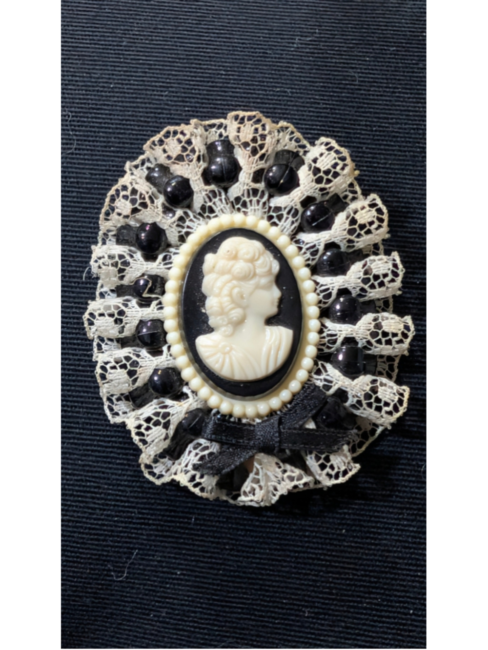Women's Unbranded Cameo Brooch One Size Black and White Lace